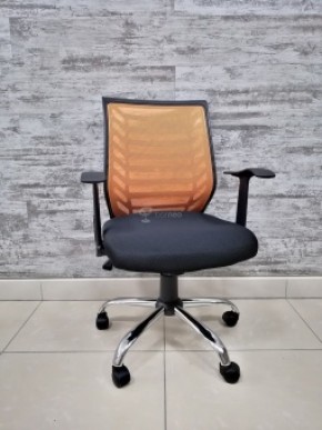 Кресло Barneo K-138 для персонала (черная ткань оранжевая сетка) в Губкинском - gubkinskiy.mebel-74.com | фото