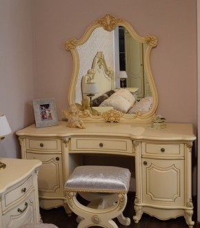 Туалетный стол + Зеркало Мона Лиза (крем) в Губкинском - gubkinskiy.mebel-74.com | фото